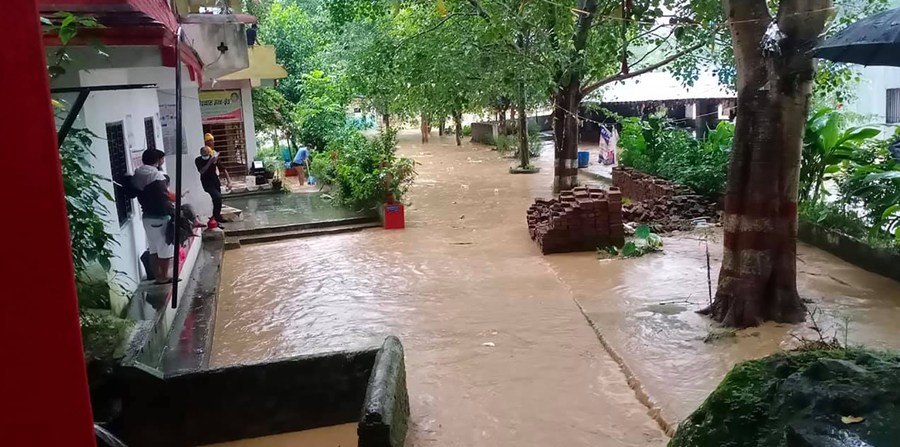 बाढीले डुबानमा परेको व्यास नगरपालिकास्थित शिवपञ्चायन क्षेत्र ।